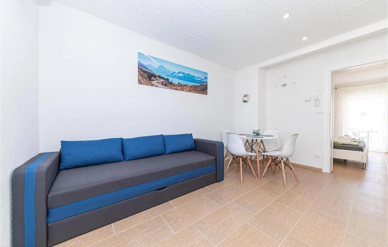 Lovely Apartment In Kastel Luksic With Wifi Kaštela