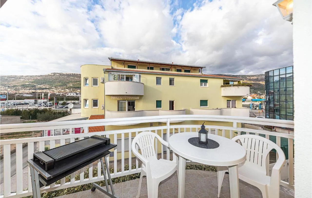 Lovely Apartment In Kastel Luksic With Wifi Kaštela 0*,